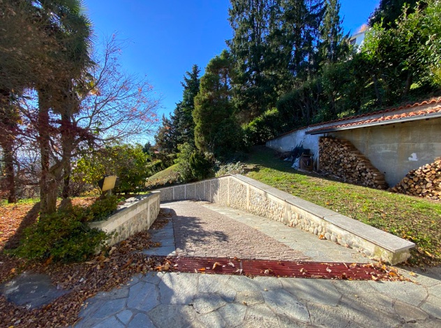 Magnificent villa with lake view on the dominant San Salvatore hill on Lake Maggiore - 5