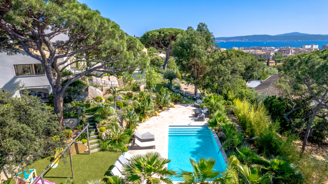 Beautifully renovated villa using high-quality materials, offering a lovely sea view - 5