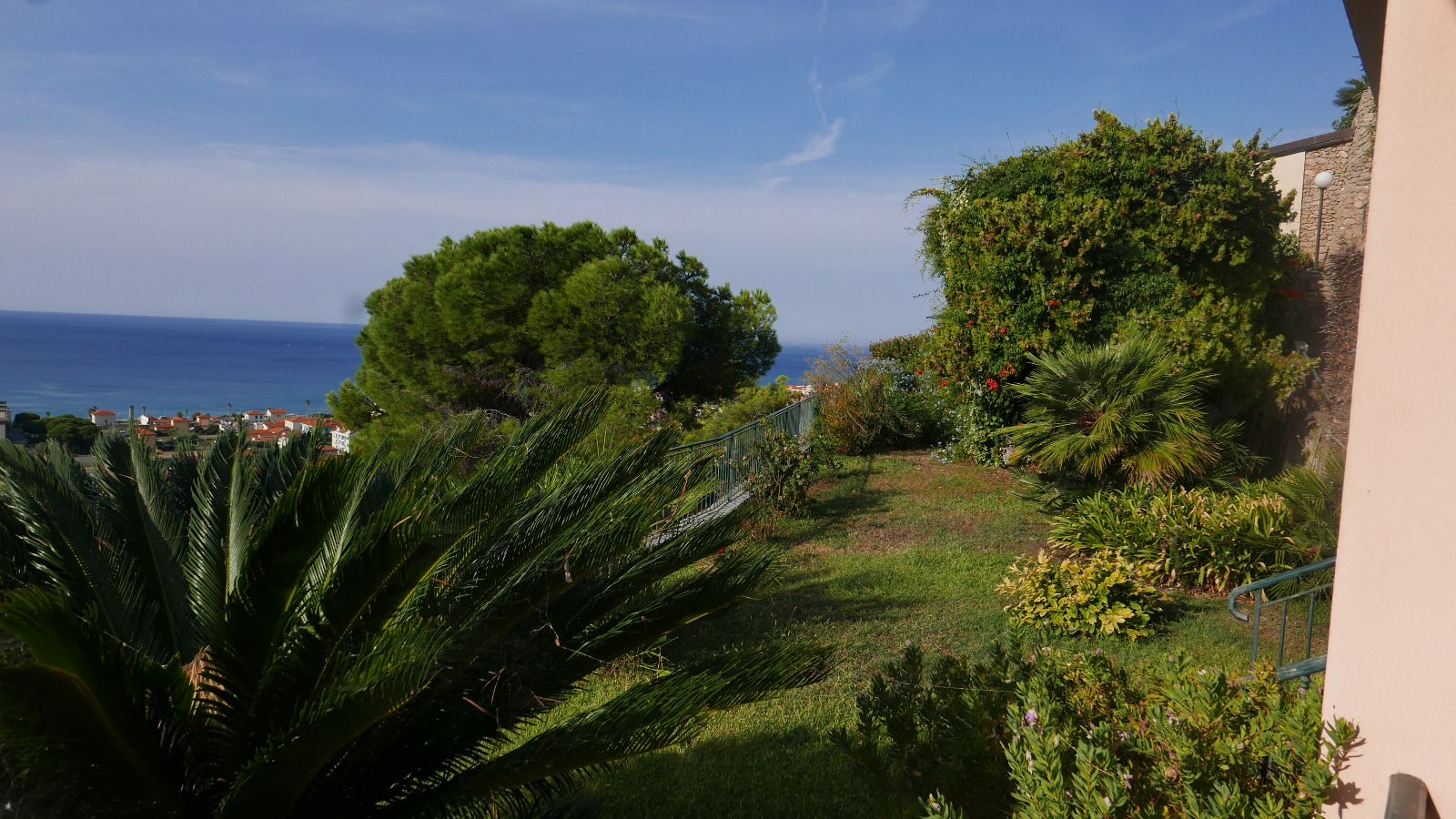 Country house with sea views and large garden - 5