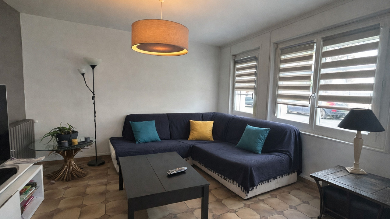 In the heart of Cabourg, a stunning 165-square-metre residence awaits. This property boasts six bedrooms - 5