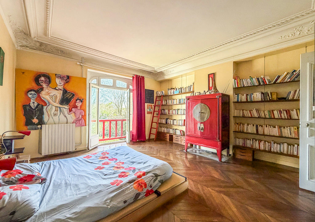 Anglo-Norman house - 350 sqm - 6 bedrooms - Facing the Marne - 10
