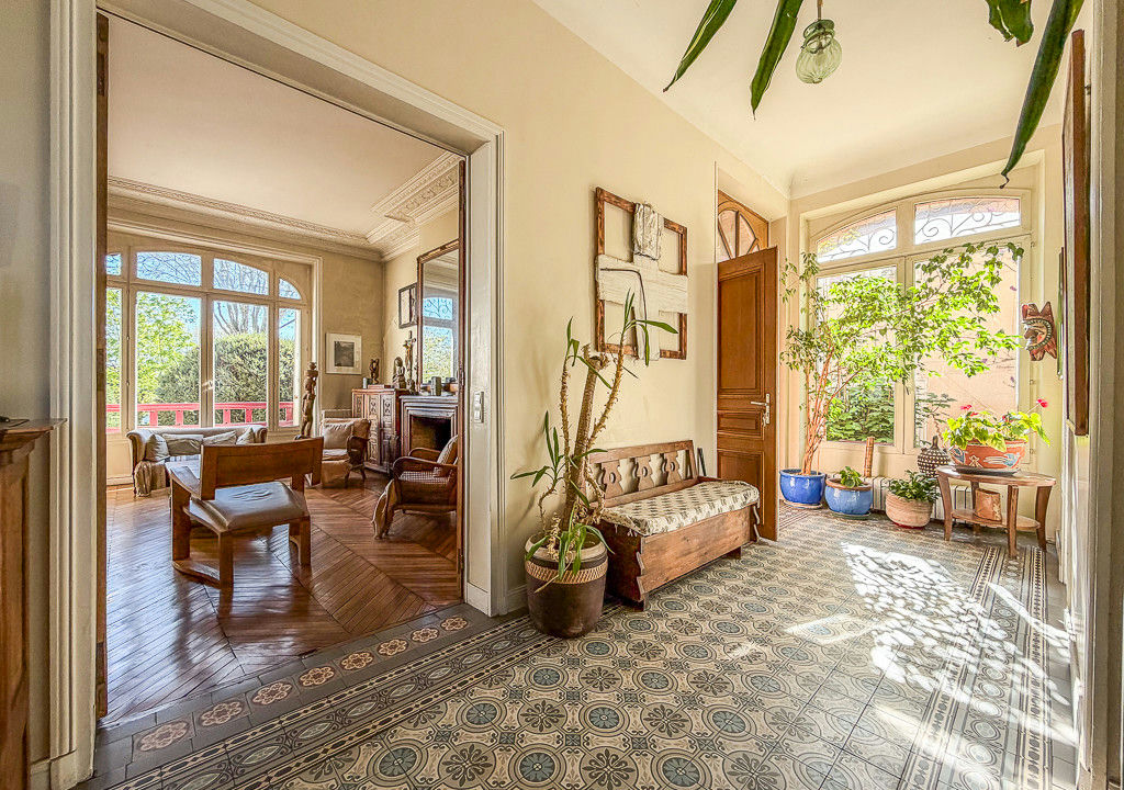 Anglo-Norman house - 350 sqm - 6 bedrooms - Facing the Marne - 2