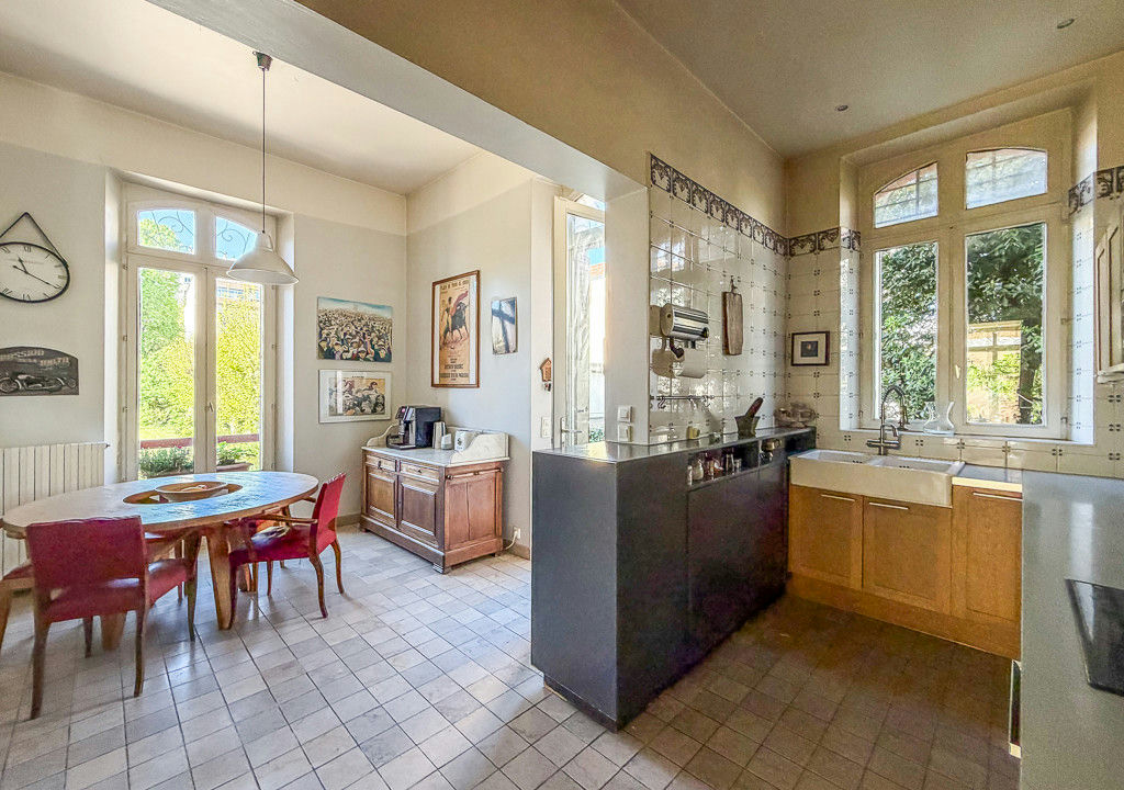 Anglo-Norman house - 350 sqm - 6 bedrooms - Facing the Marne - 7