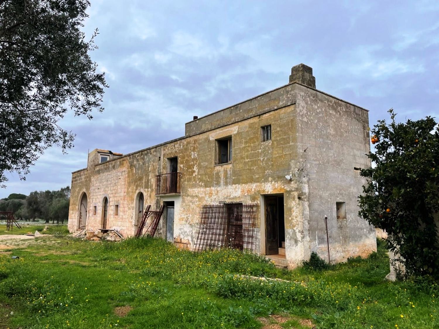Small masseria to renovate in the countryside of Ceglie Messapica