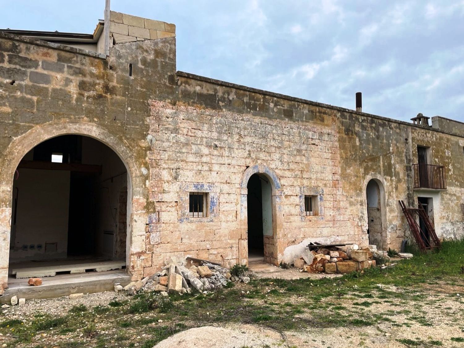 Small masseria to renovate in the countryside of Ceglie Messapica - 2