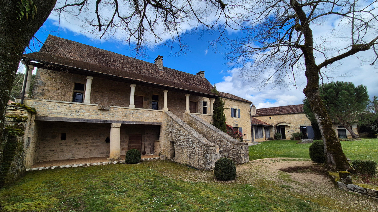 Exceptional property on the outskirts of Périgueux offering character and high-quality renovation!