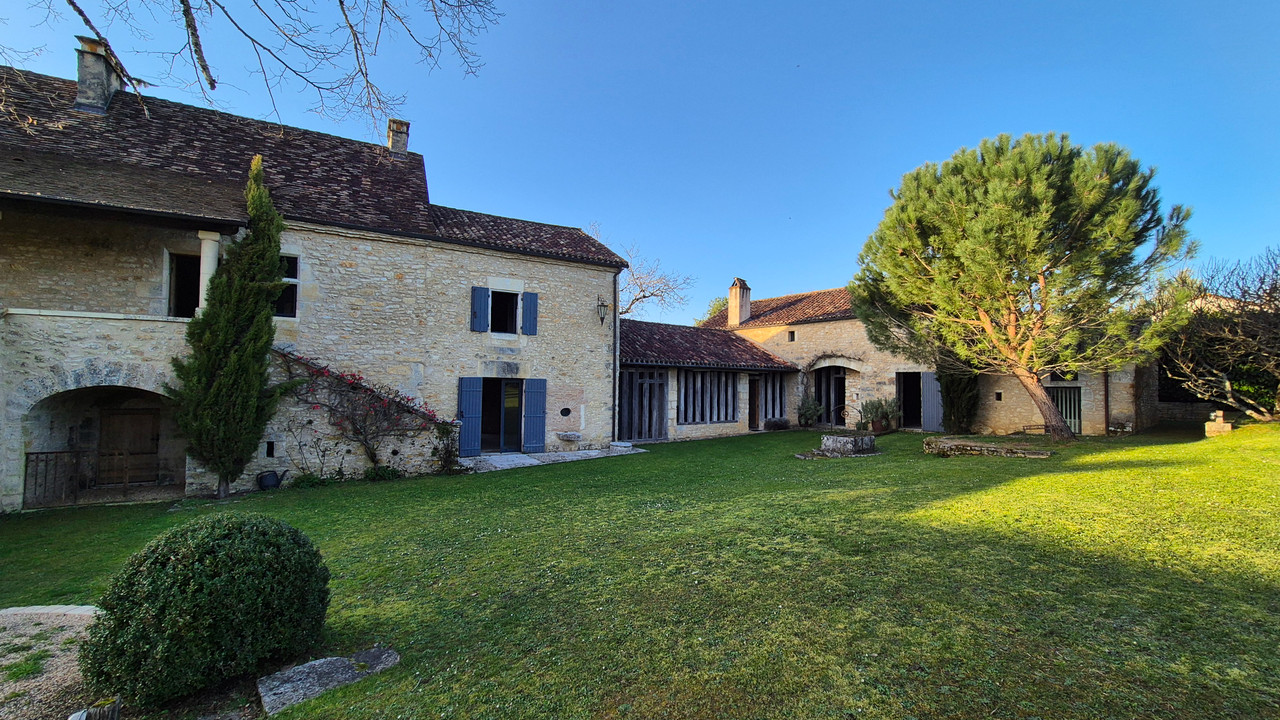Exceptional property on the outskirts of Périgueux offering character and high-quality renovation! - 2