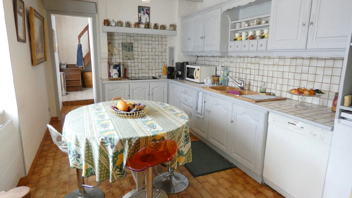 Elegant stone property with pool & outbuildings, quiet location close to Paimpol & 15km from beautiful beaches - 10