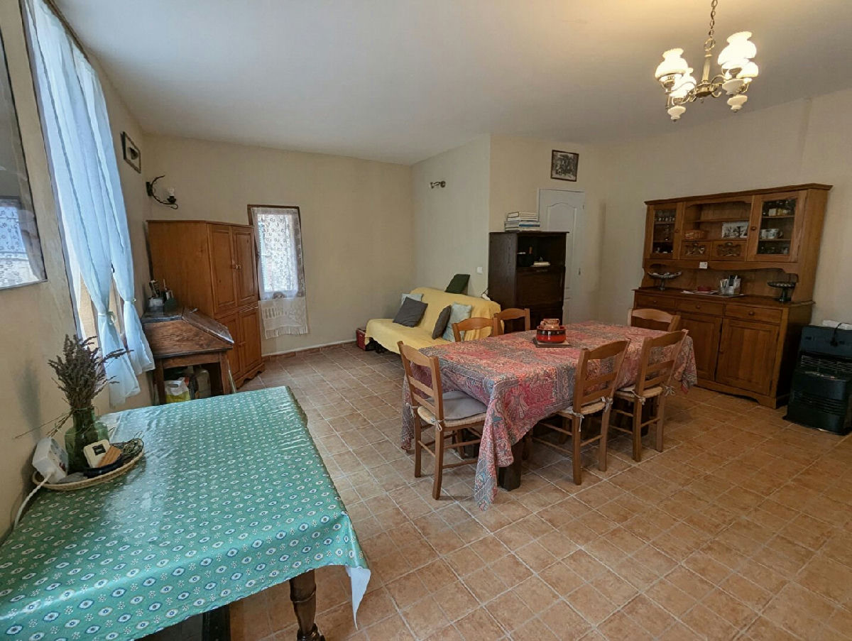 Real estate complex including an apartment and a studio - 12
