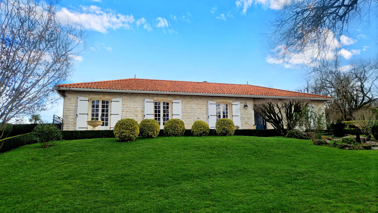 Spacious, pretty stone family home located 4 km from Angoulême town centre - 4