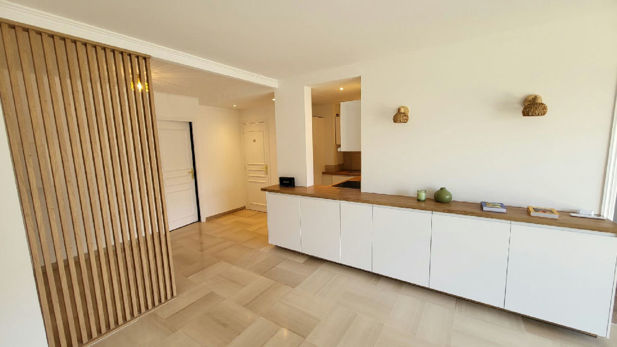 Antibes Centre with Garage included - 3 rooms 64 m2 on an upper floor - Unobstructed view - 3