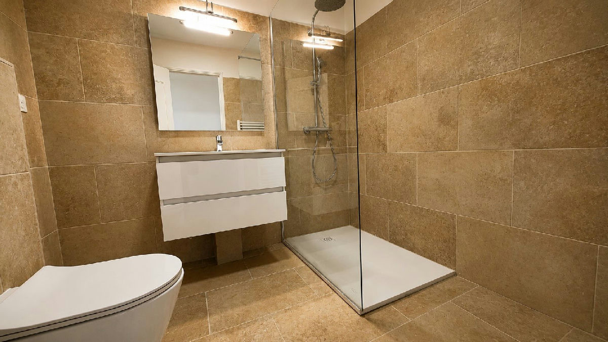 Antibes Centre with Garage included - 3 rooms 64 m2 on an upper floor - Unobstructed view - 5