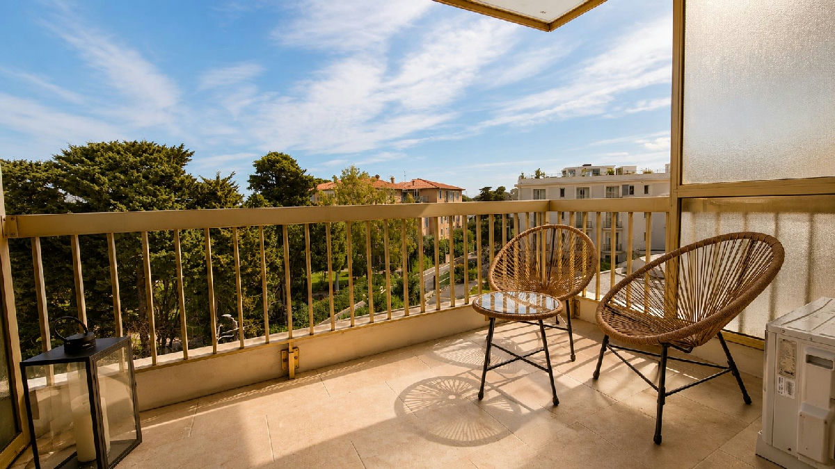 Antibes Centre with Garage included - 3 rooms 64 m2 on an upper floor - Unobstructed view - 6