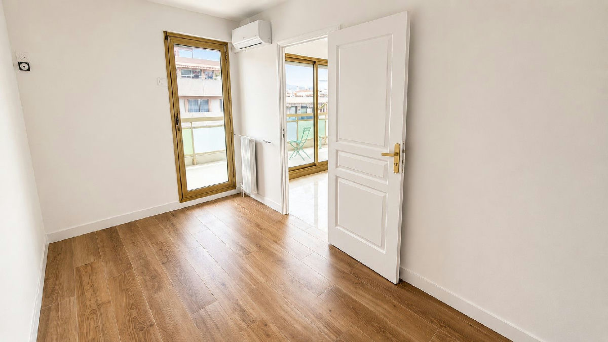Antibes Centre with Garage included - 3 rooms 64 m2 on an upper floor - Unobstructed view - 8