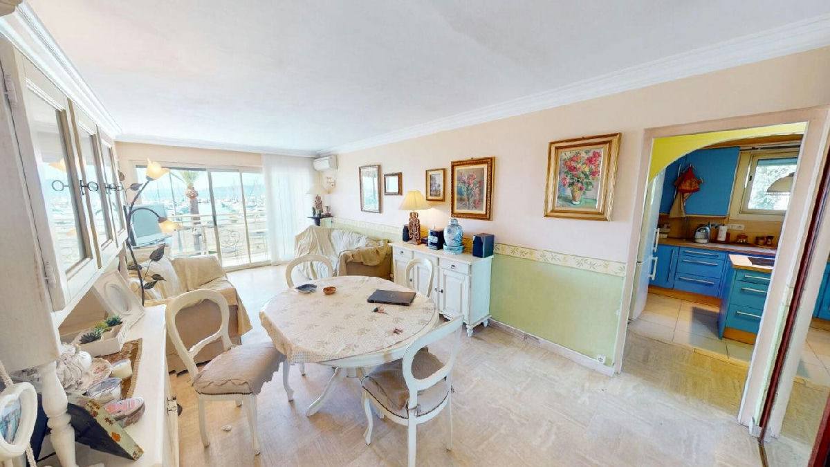 Apartment with sea view in Saint-Raphaël - 1