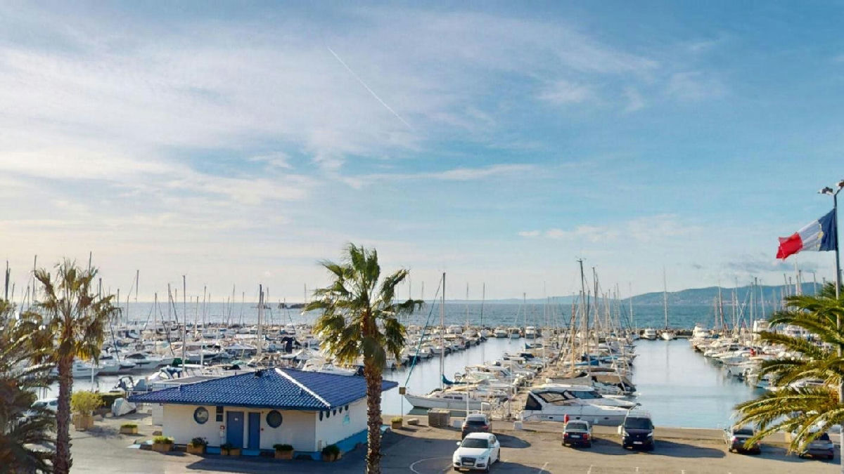 Apartment with sea view in Saint-Raphaël - 11