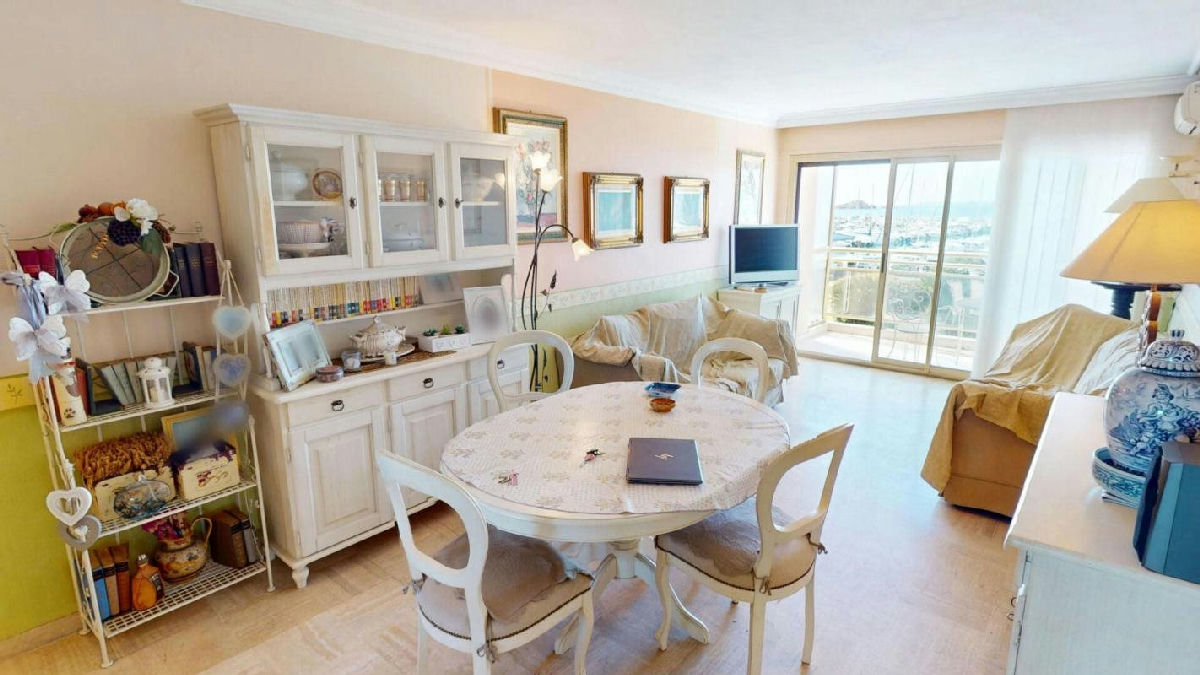 Apartment with sea view in Saint-Raphaël - 2