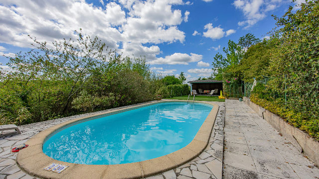Spacious 12-bed property, 29 acres, beautiful views, private pool, hospitality or large family home - 2