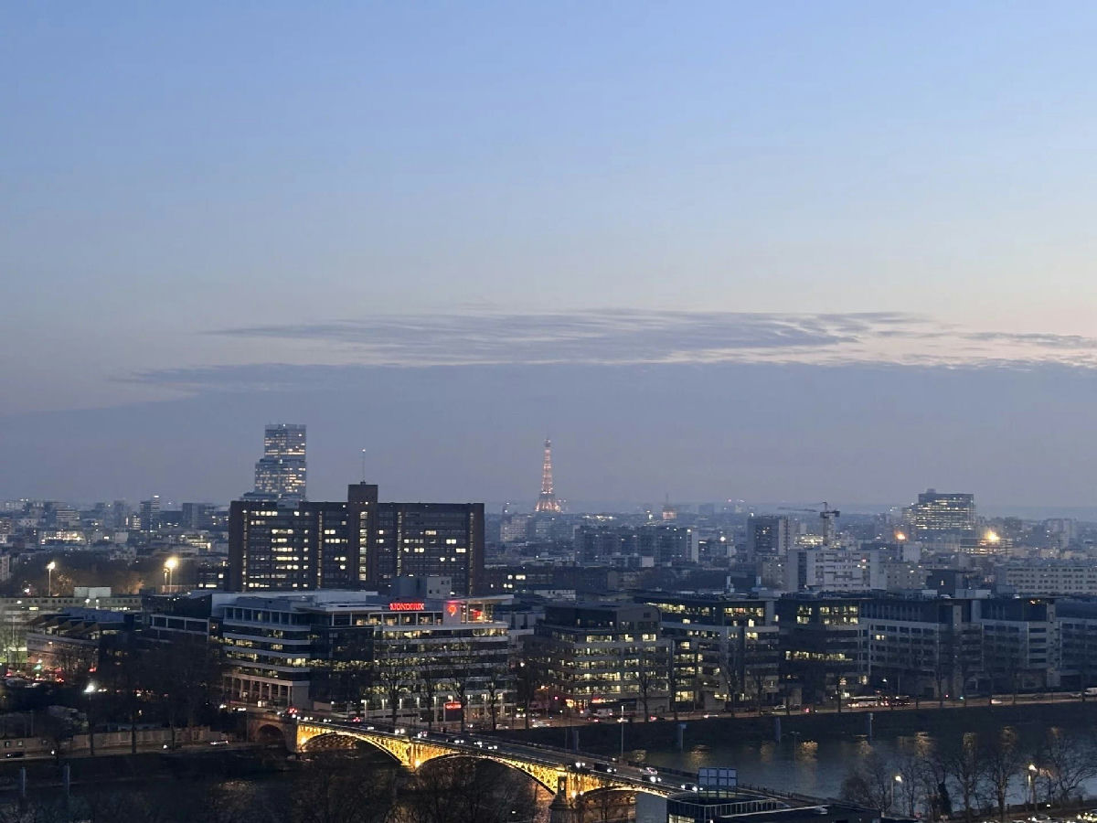 A penthouse with a rooftop terrace and a view - 15